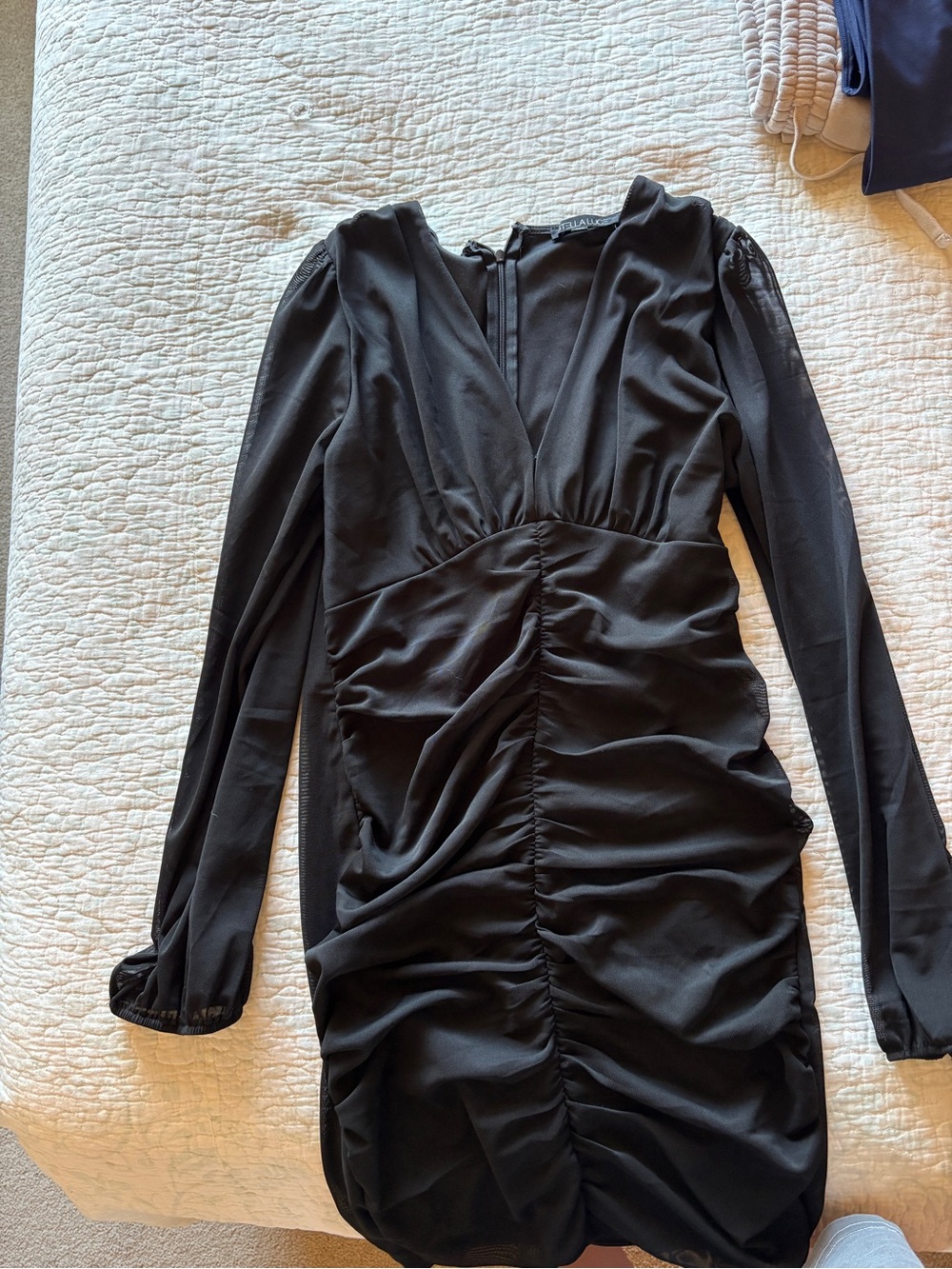 Stella Luce Black Ruched V-Neck Long-Sleeve Dress